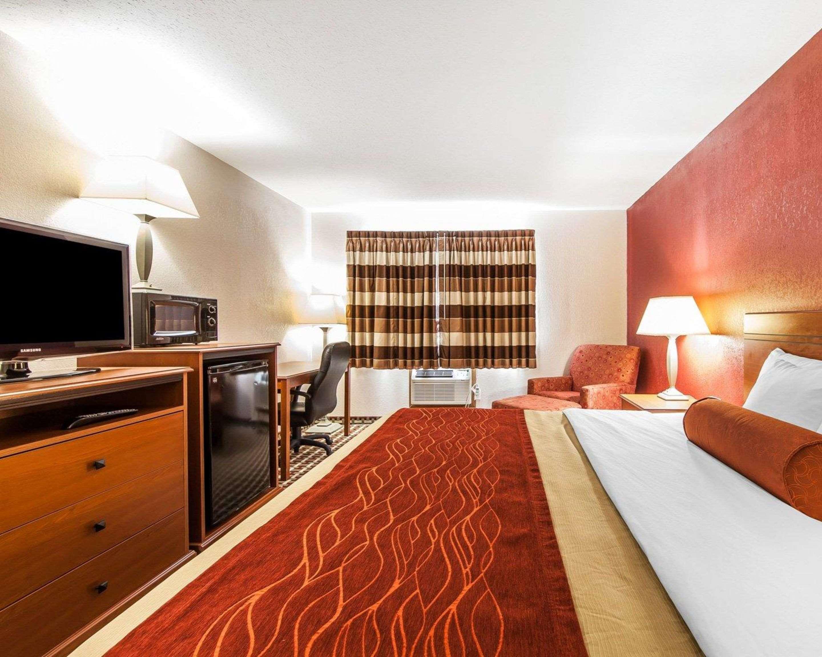 Quality Inn Seaman Exterior photo