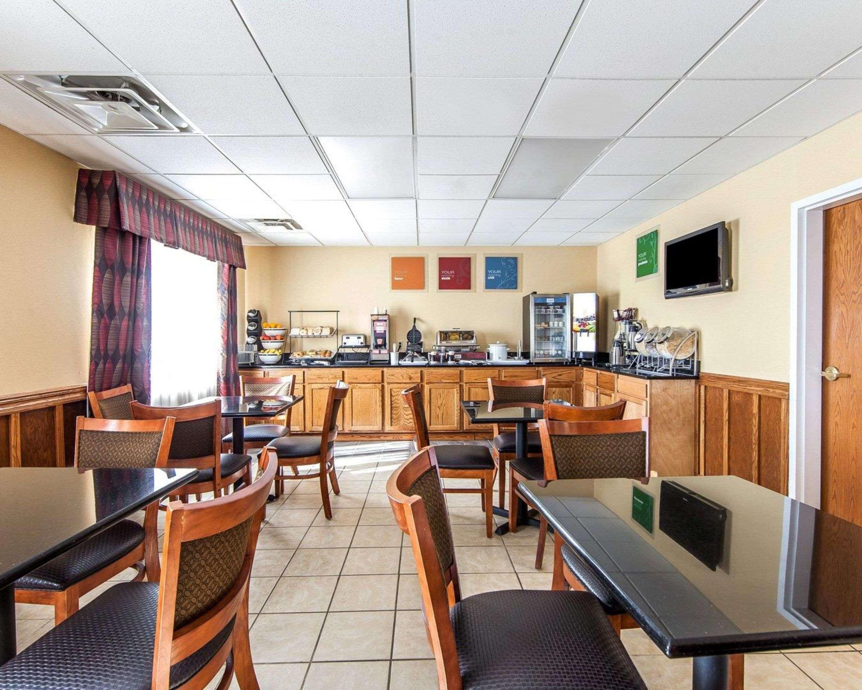 Quality Inn Seaman Exterior photo