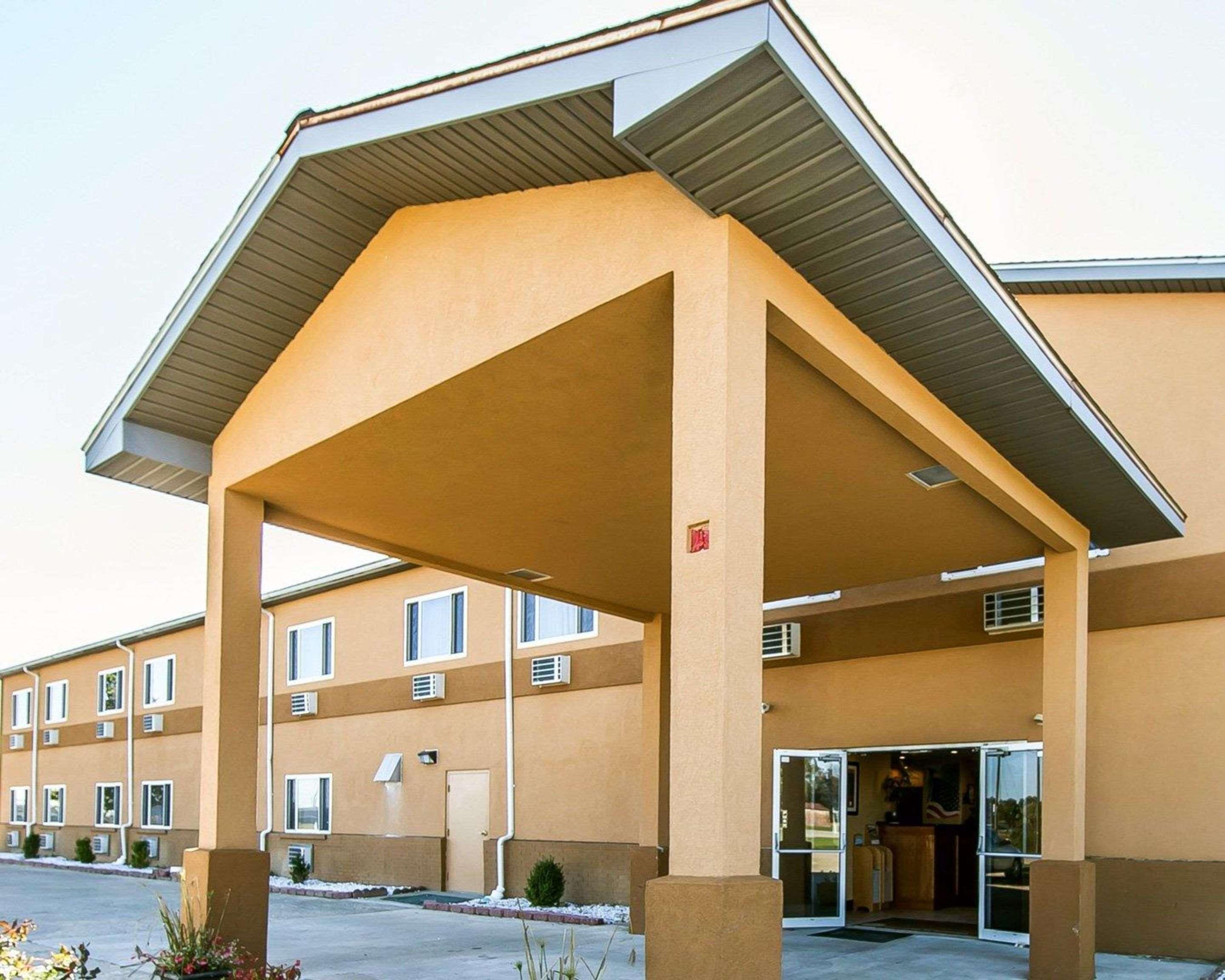 Quality Inn Seaman Exterior photo