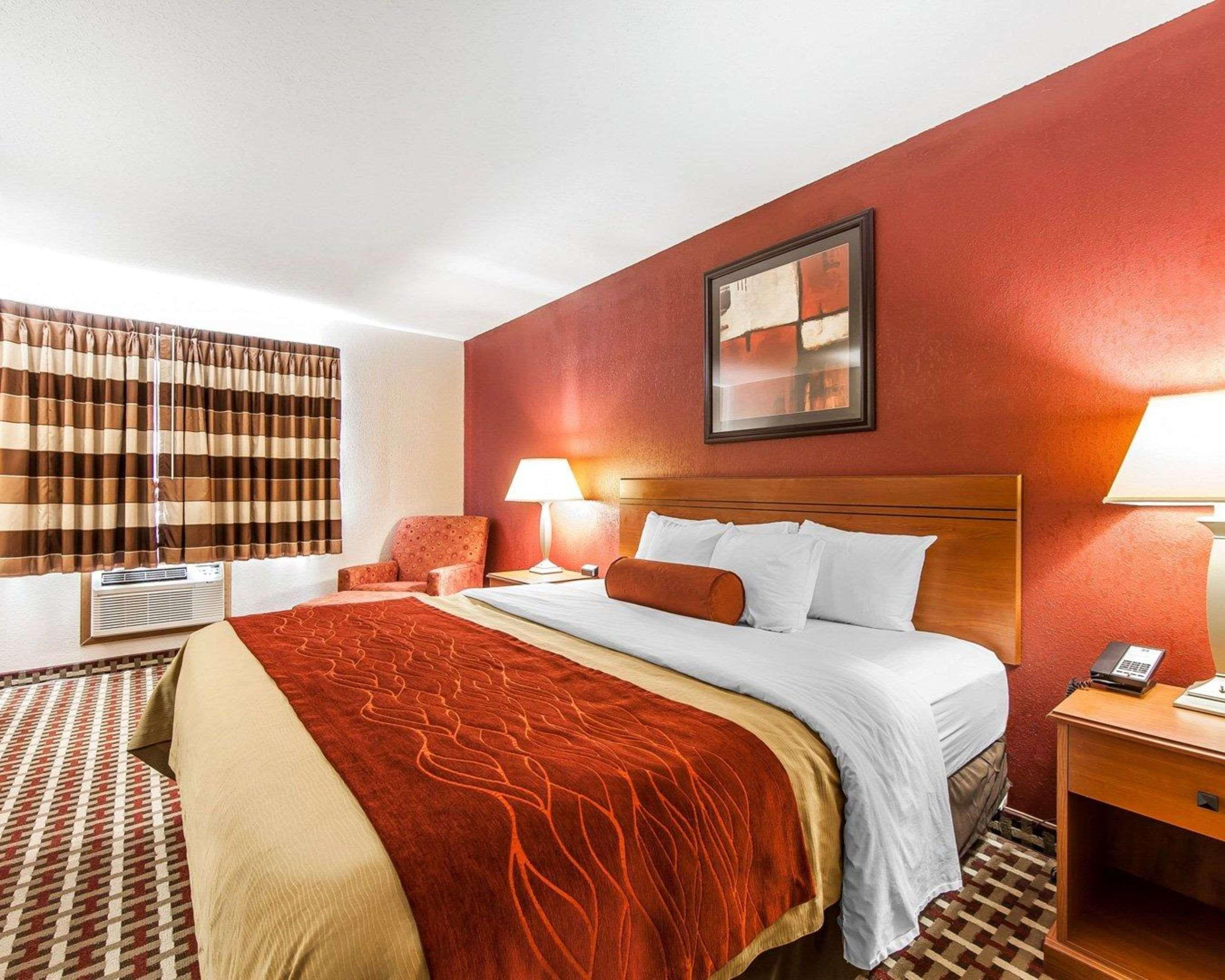 Quality Inn Seaman Exterior photo