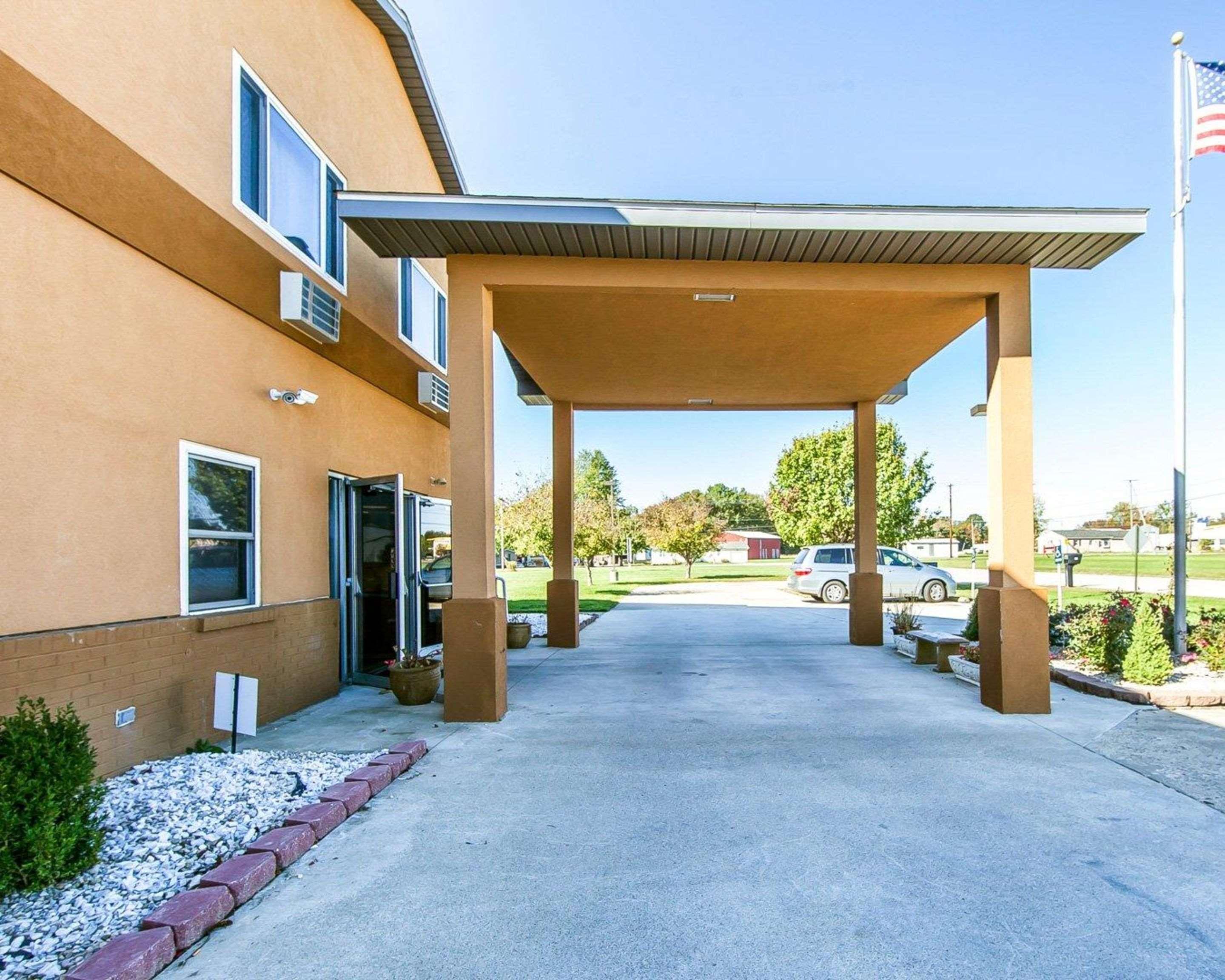 Quality Inn Seaman Exterior photo