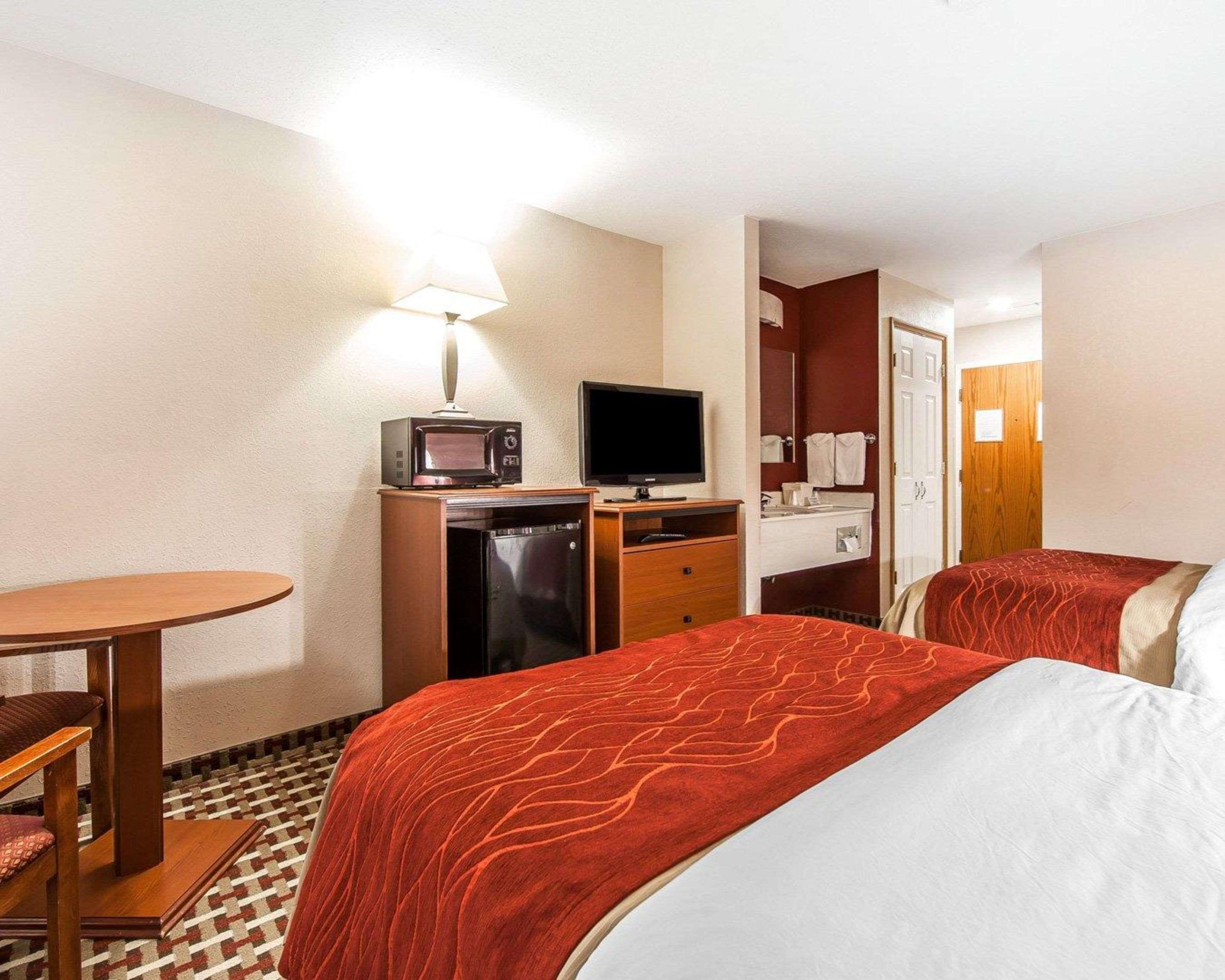 Quality Inn Seaman Exterior photo