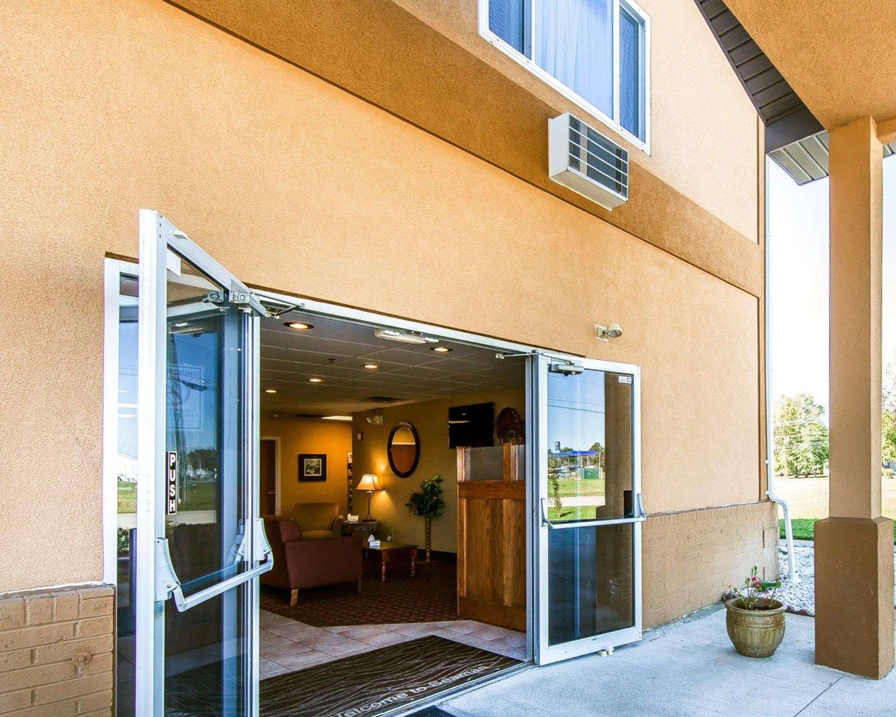 Quality Inn Seaman Exterior photo