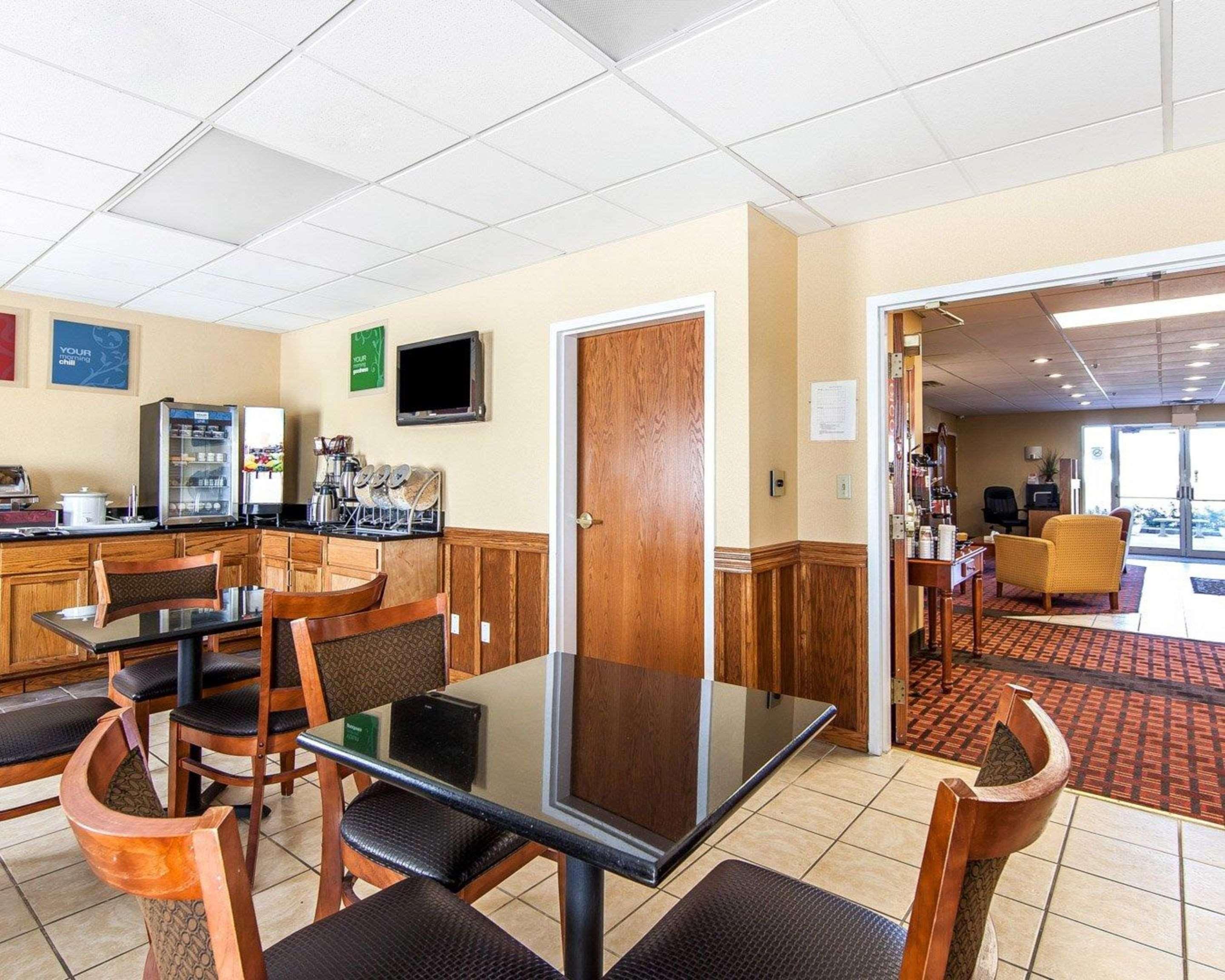 Quality Inn Seaman Exterior photo
