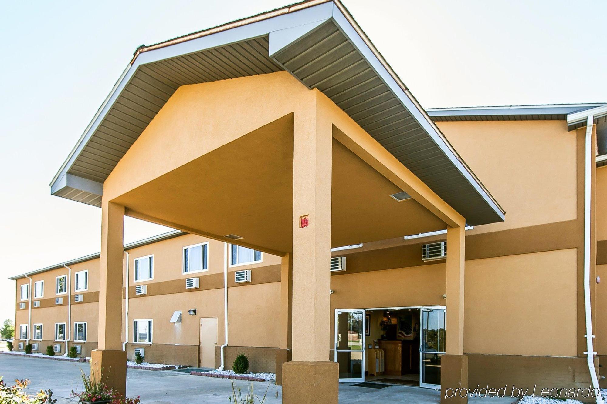 Quality Inn Seaman Exterior photo