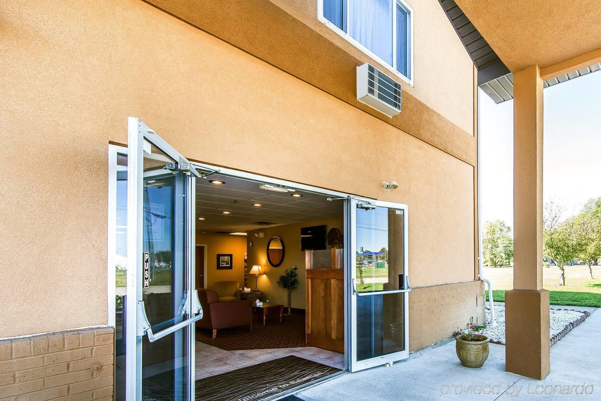 Quality Inn Seaman Exterior photo