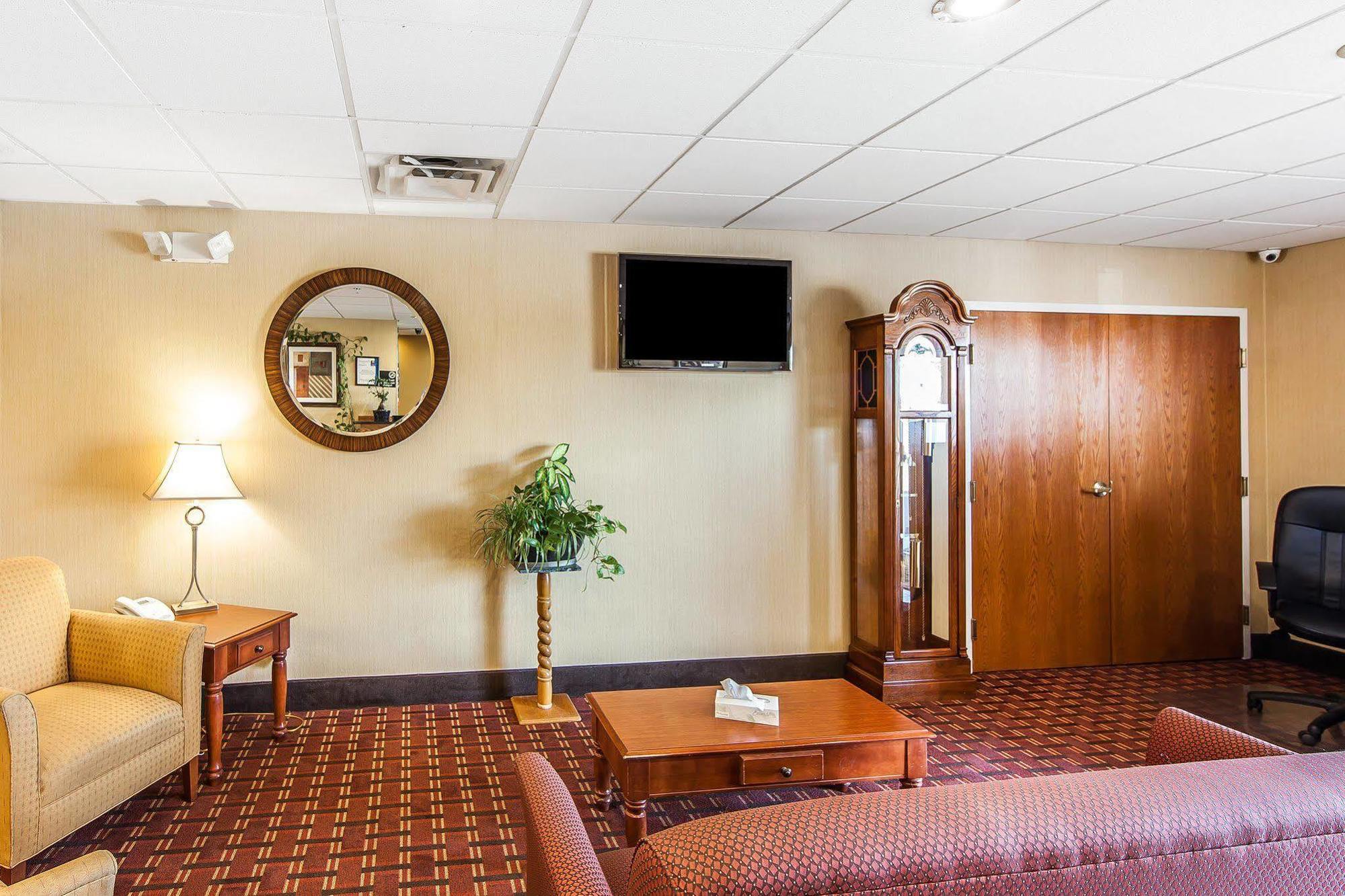 Quality Inn Seaman Exterior photo