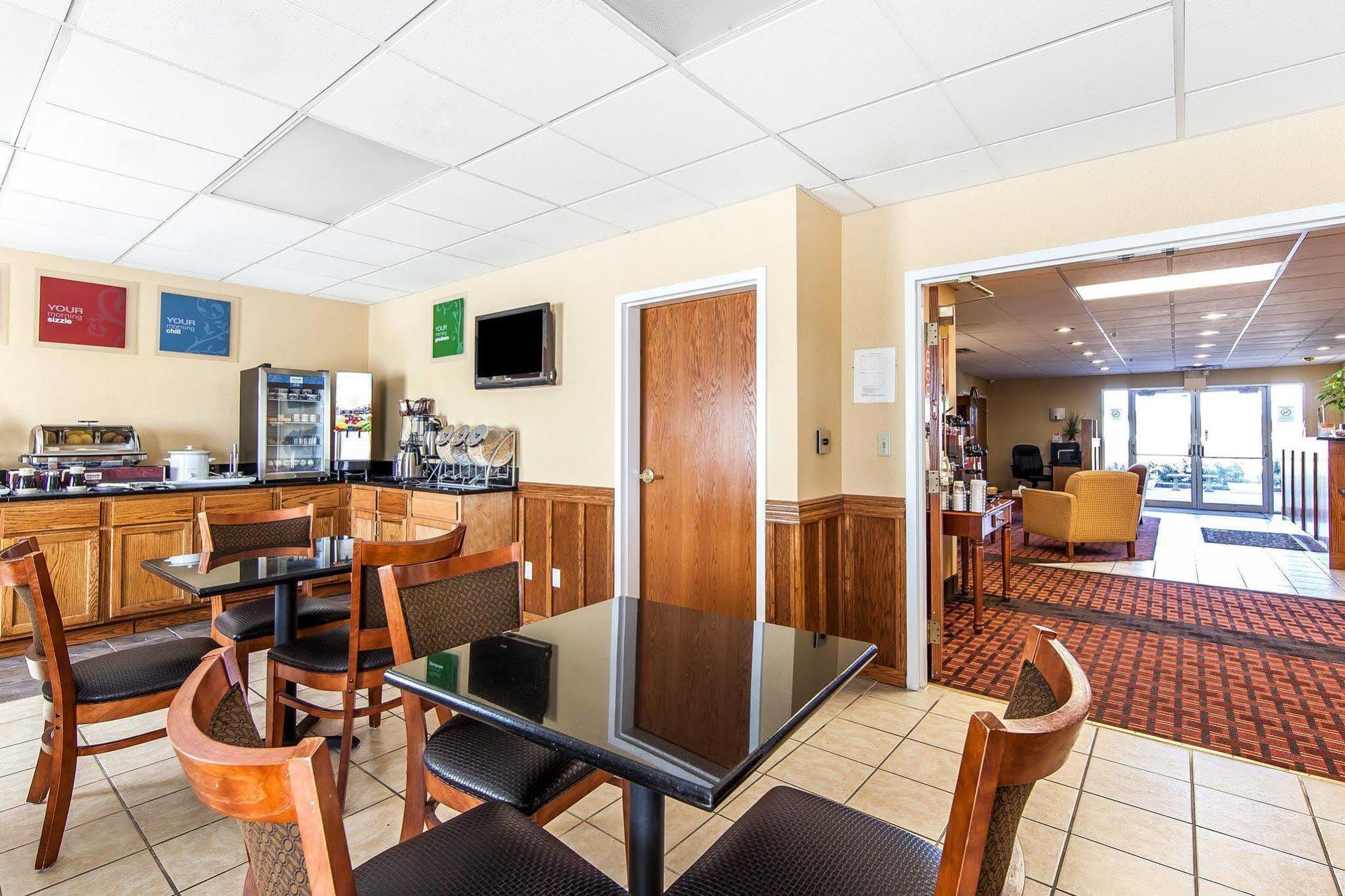 Quality Inn Seaman Exterior photo