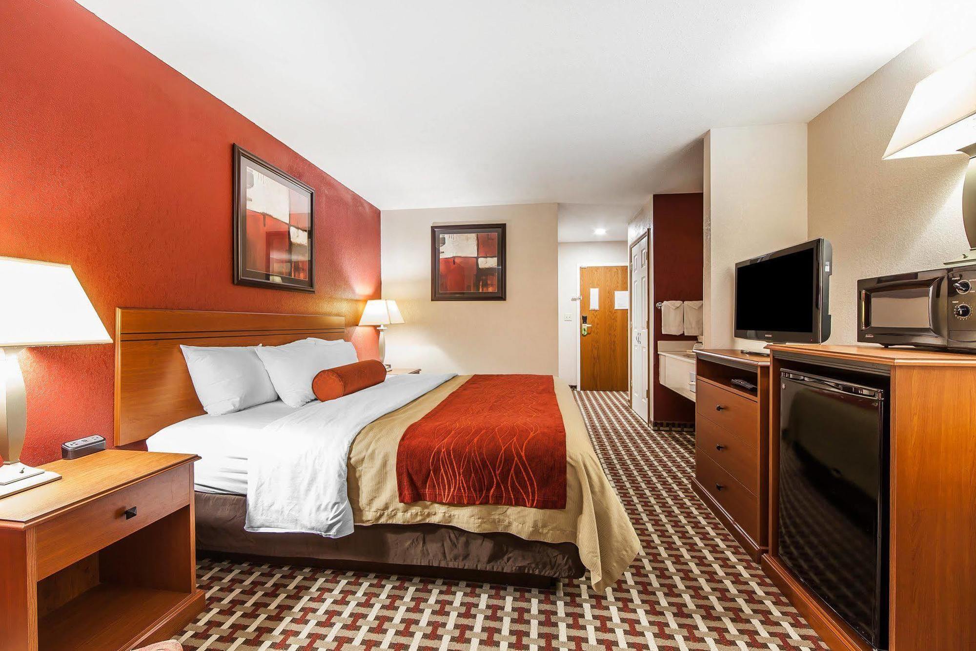 Quality Inn Seaman Exterior photo