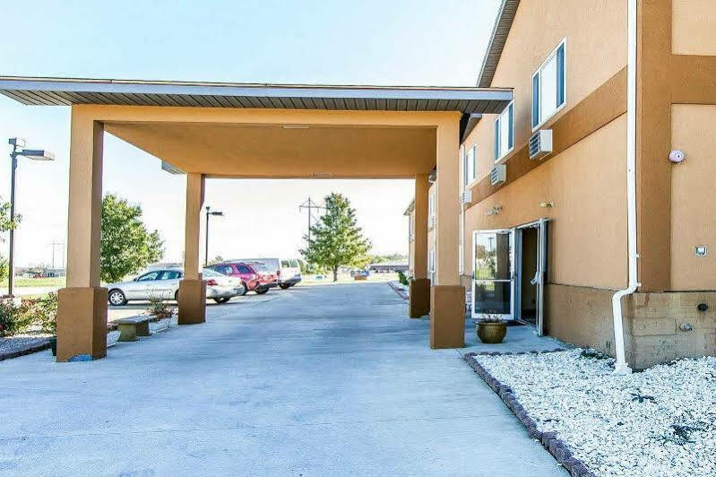 Quality Inn Seaman Exterior photo